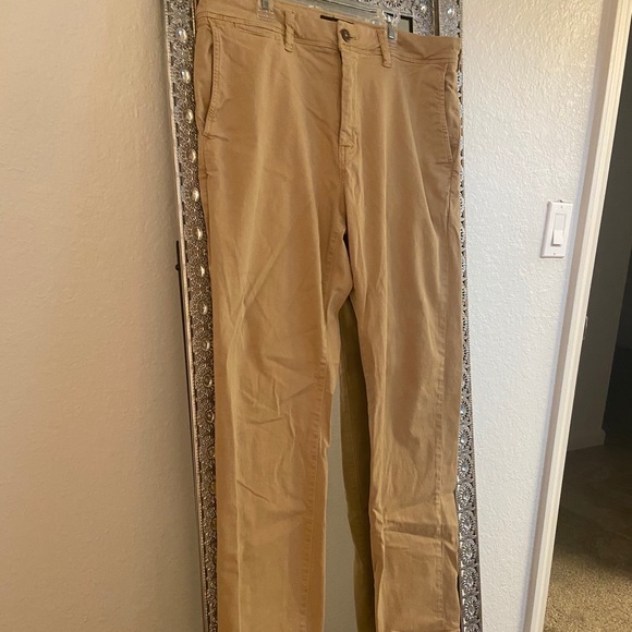 American Eagle Outfitters Other - Men’s 33x32 American Eagle Slim Straight Khakis